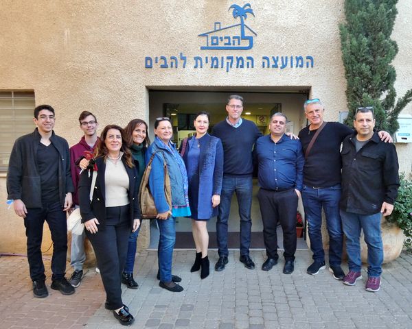 תמונה בה מופיע ראש מועצת להבים יוסי ניסן יחד עם עם שר העלייה והקליטה חכ אופיר סופר