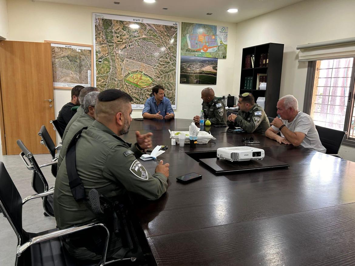 ישיבה בנושא בטחון מתנדבים
