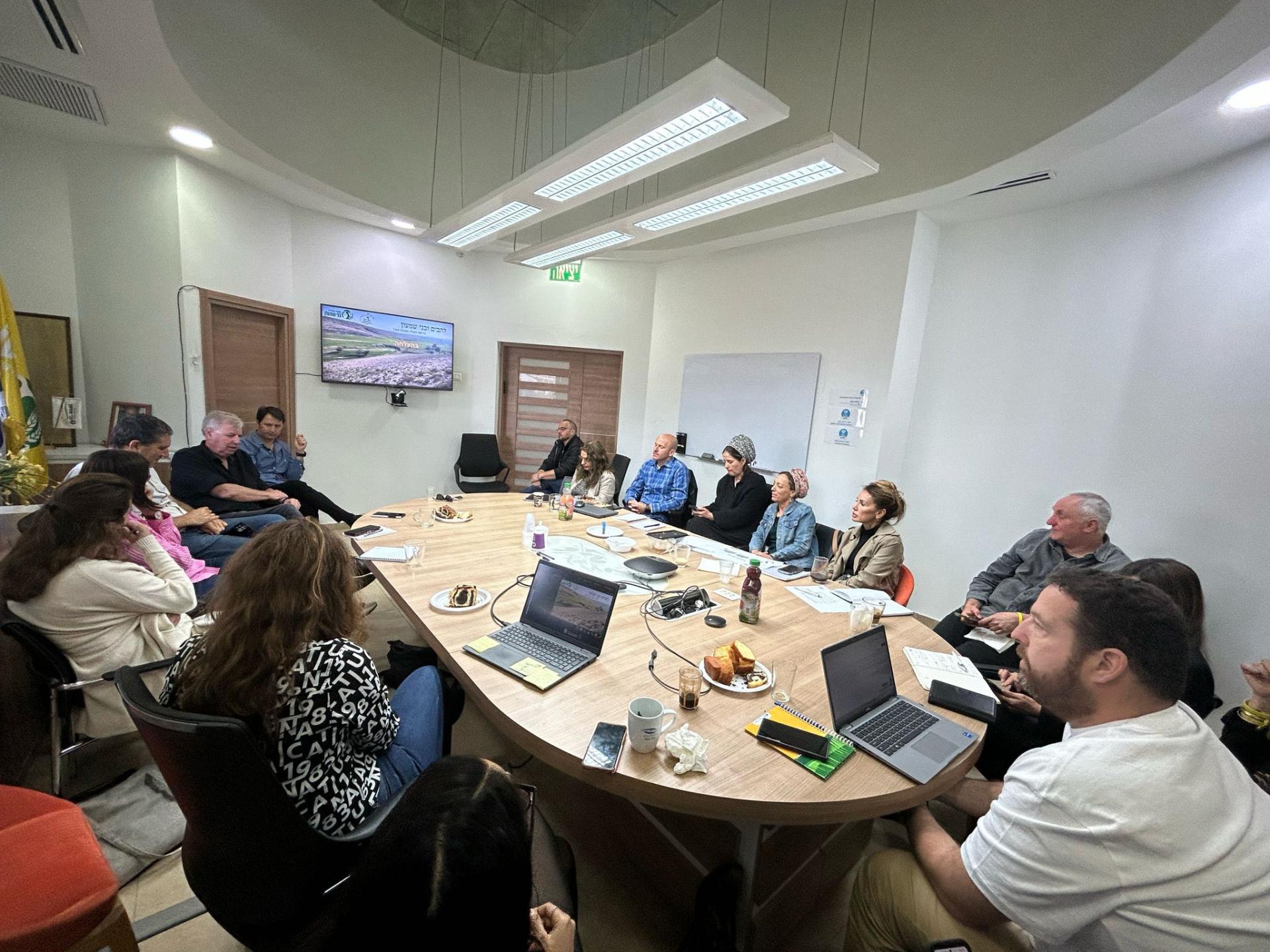 ישיבת עבודה ראשונה בין מטה המועצה האזורית בני שמעון למטה המועצה המקומית להבים